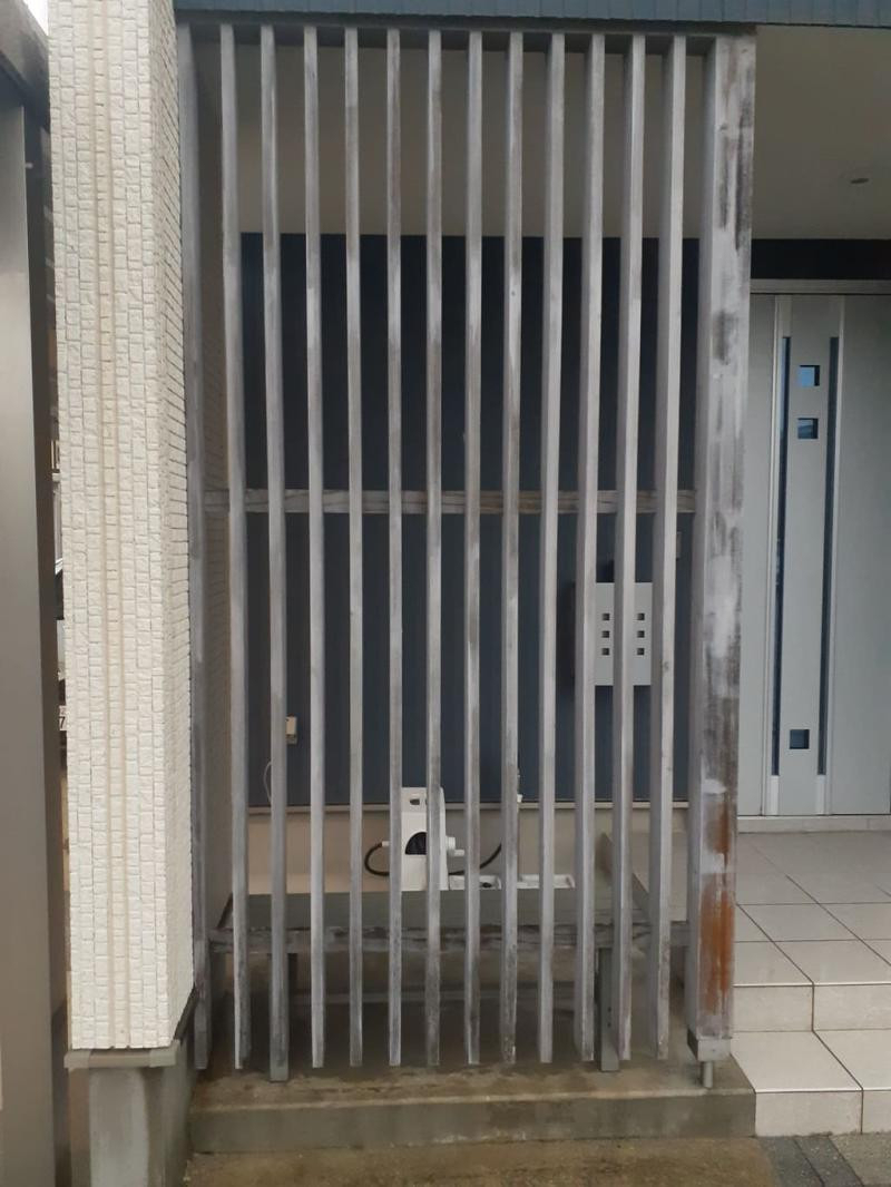 五城目トーヨー住器 能代店のLIXIL 玄関格子 コートラインⅡの施工前の写真1