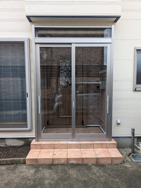 五城目トーヨー住器 能代店の風除室の施工後の写真1