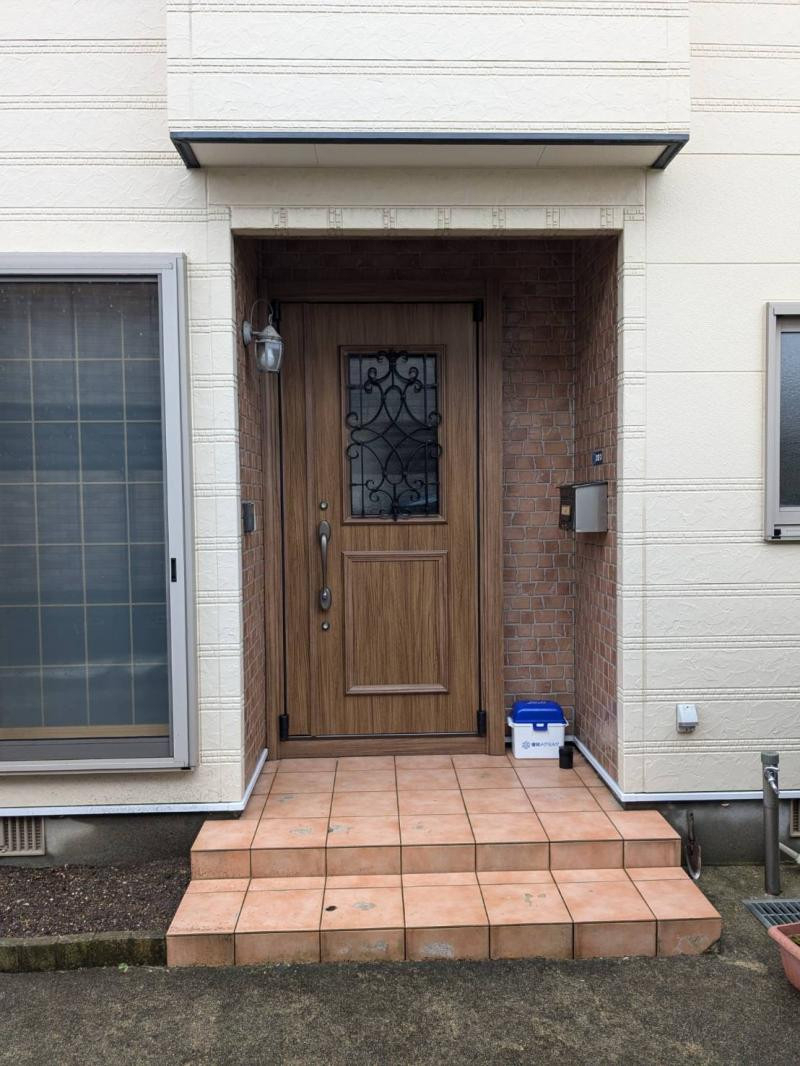 五城目トーヨー住器 能代店の風除室の施工前の写真1