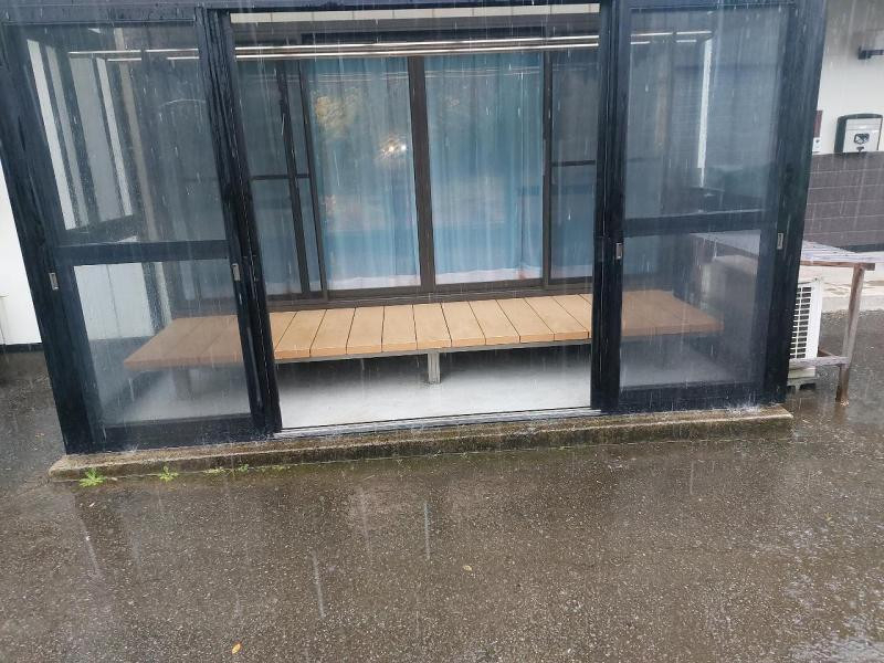 五城目トーヨー住器 能代店の人工木材デッキ　レストステージの施工後の写真1