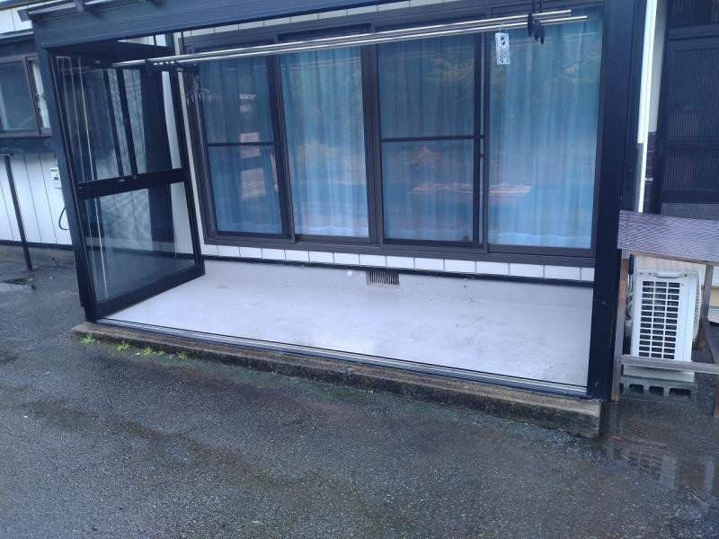 五城目トーヨー住器 能代店の人工木材デッキ　レストステージの施工前の写真1