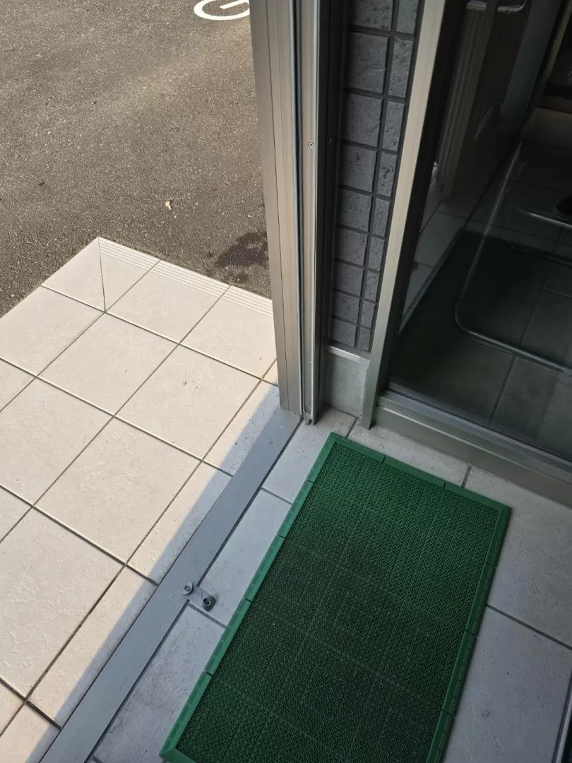 五城目トーヨー住器 能代店の引違い2枚建から片袖2枚引きへ変更の施工後の写真2