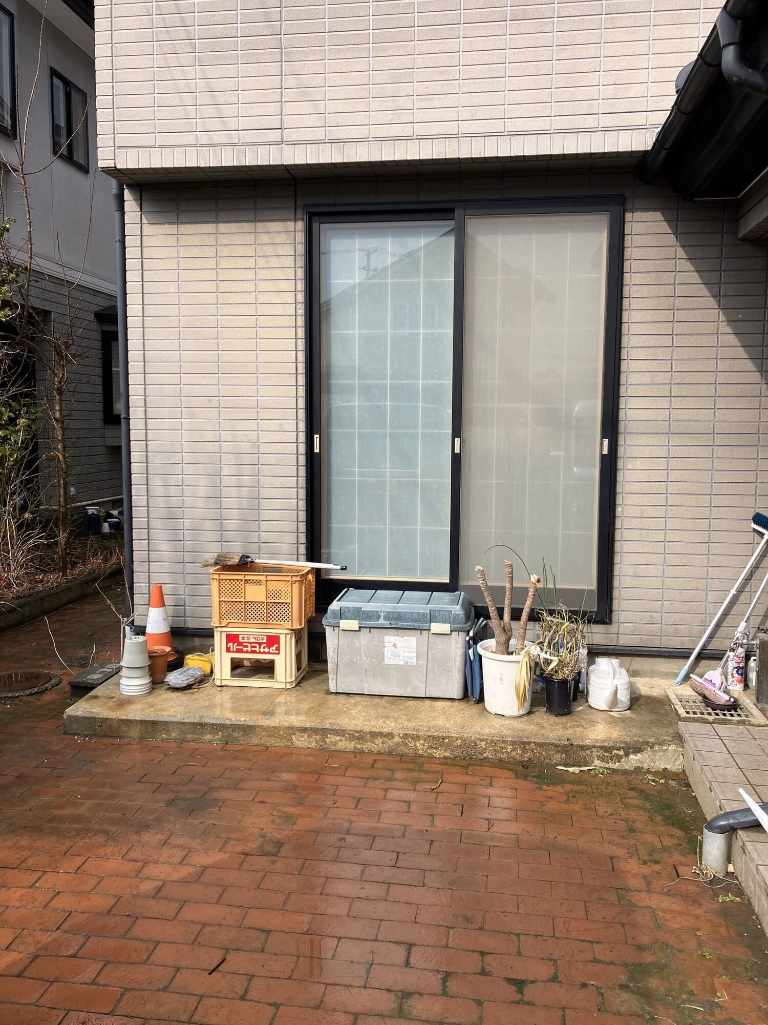 五城目トーヨー住器 能代店のテラス屋根としてもおすすめ。安心の耐雪、耐風性能＋意匠性に優れたカーポートSTの施工前の写真1