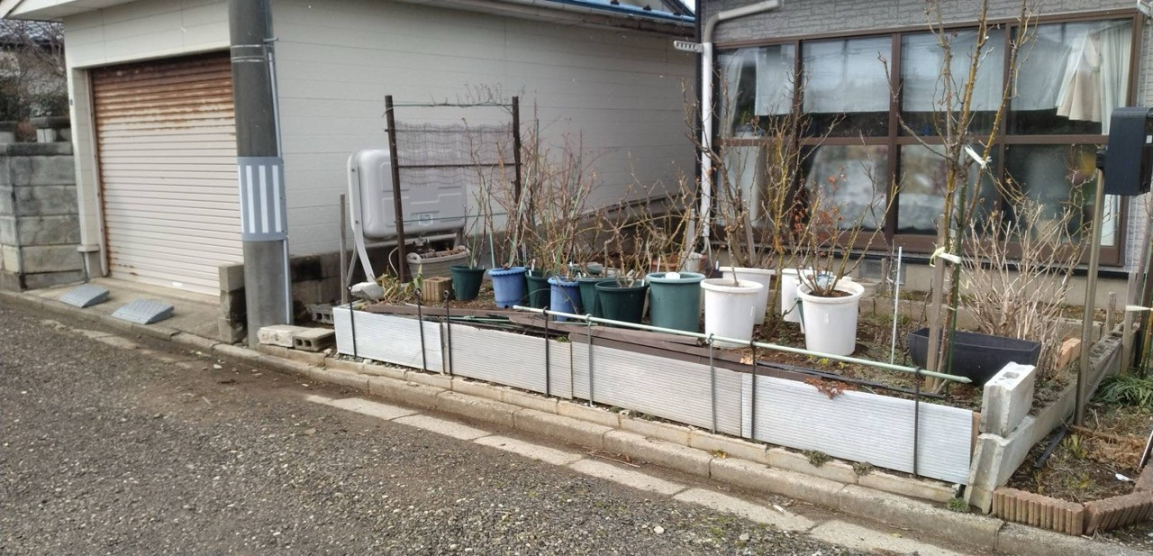 五城目トーヨー住器 能代店のフェンス取付工事の施工前の写真1