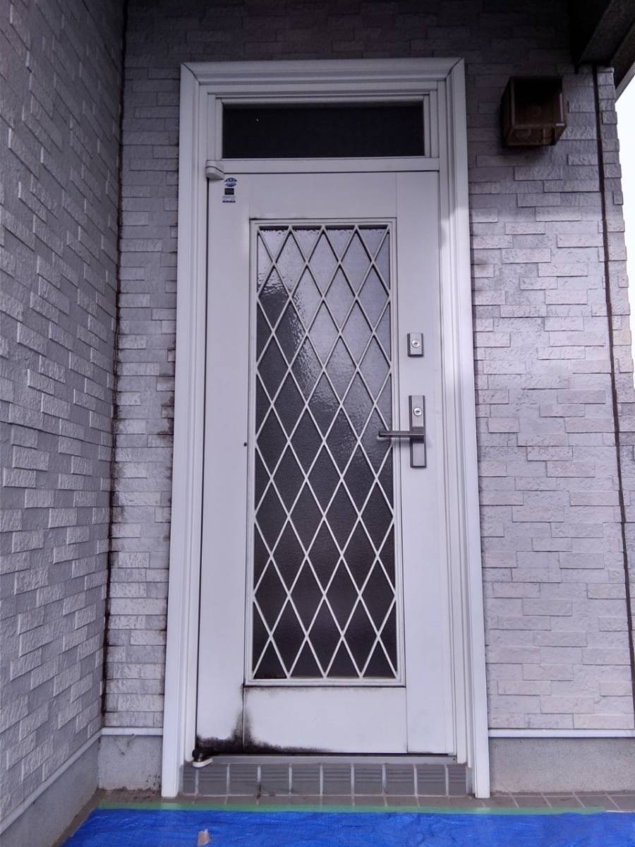 イワセトーヨー住器の蓮田市でリシェント玄関ドア/リクシルを取り付けましたの施工前の写真1