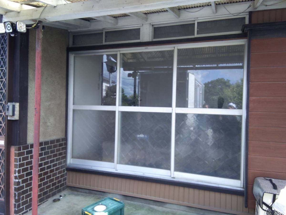 イワセトーヨー住器のさいたま市でサッシのカバー工法工事をしました。リプラス高断熱用窓/リクシルの施工前の写真1