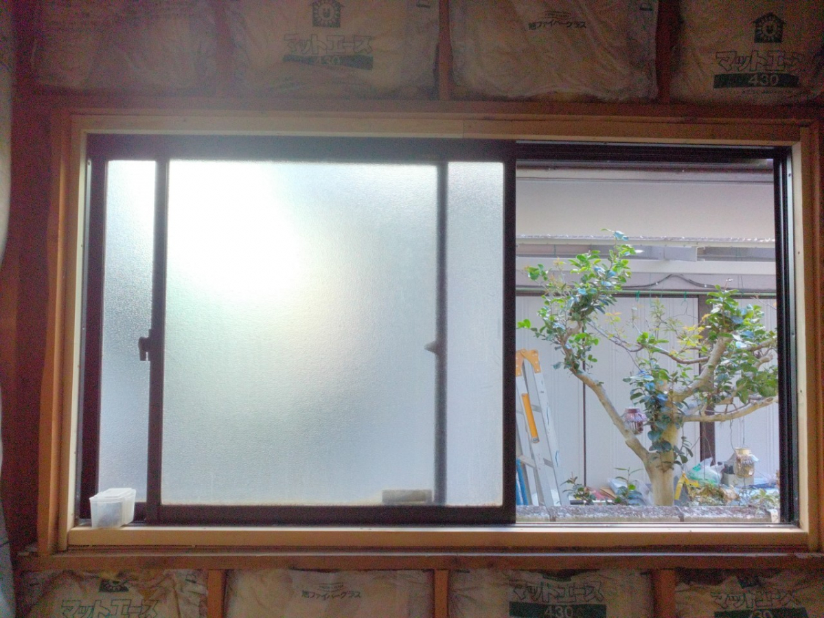 イワセトーヨー住器のさいたま市で浴室サッシをリプラスで窓リフォームしました。の施工前の写真1