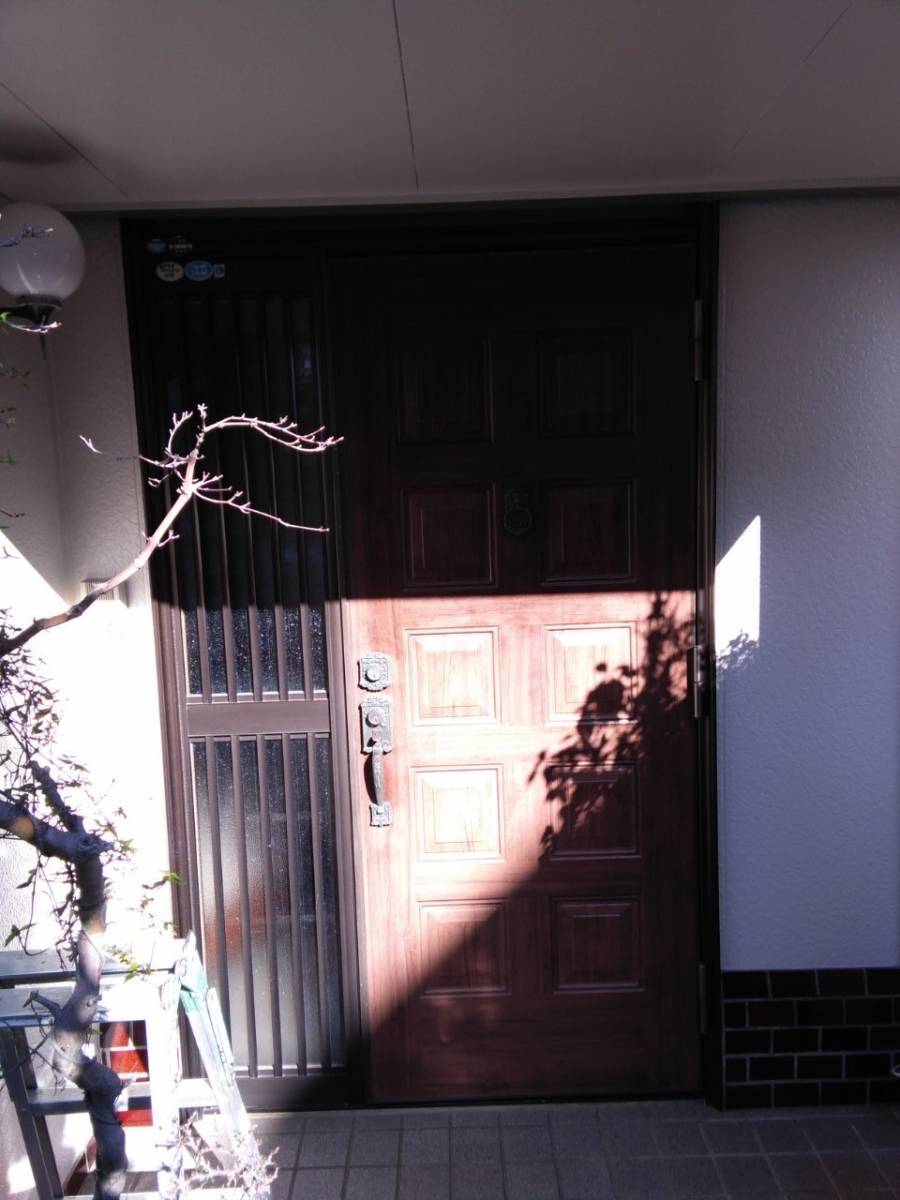 イワセトーヨー住器の玄関ドアの取替の施工前の写真1