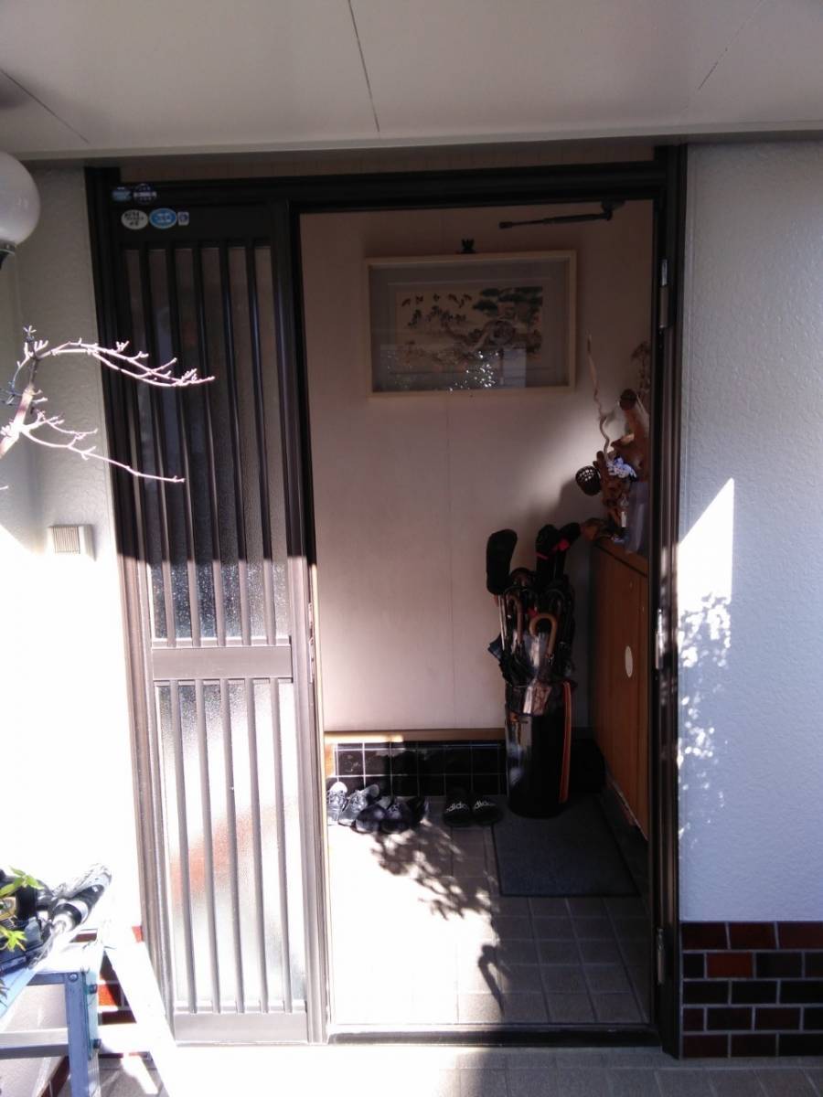 イワセトーヨー住器の玄関ドアの取替の施工前の写真2