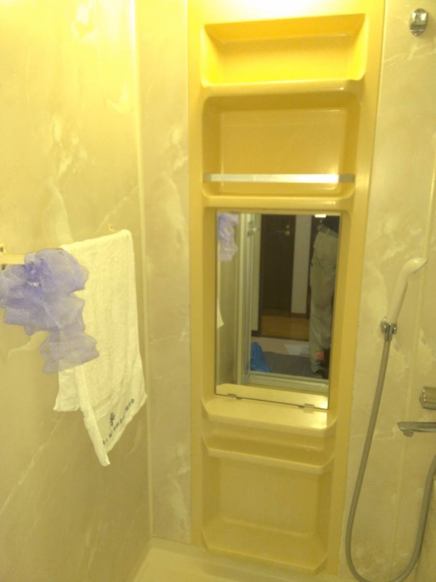 イワセトーヨー住器の浴室中折カバー工法の施工後の写真3