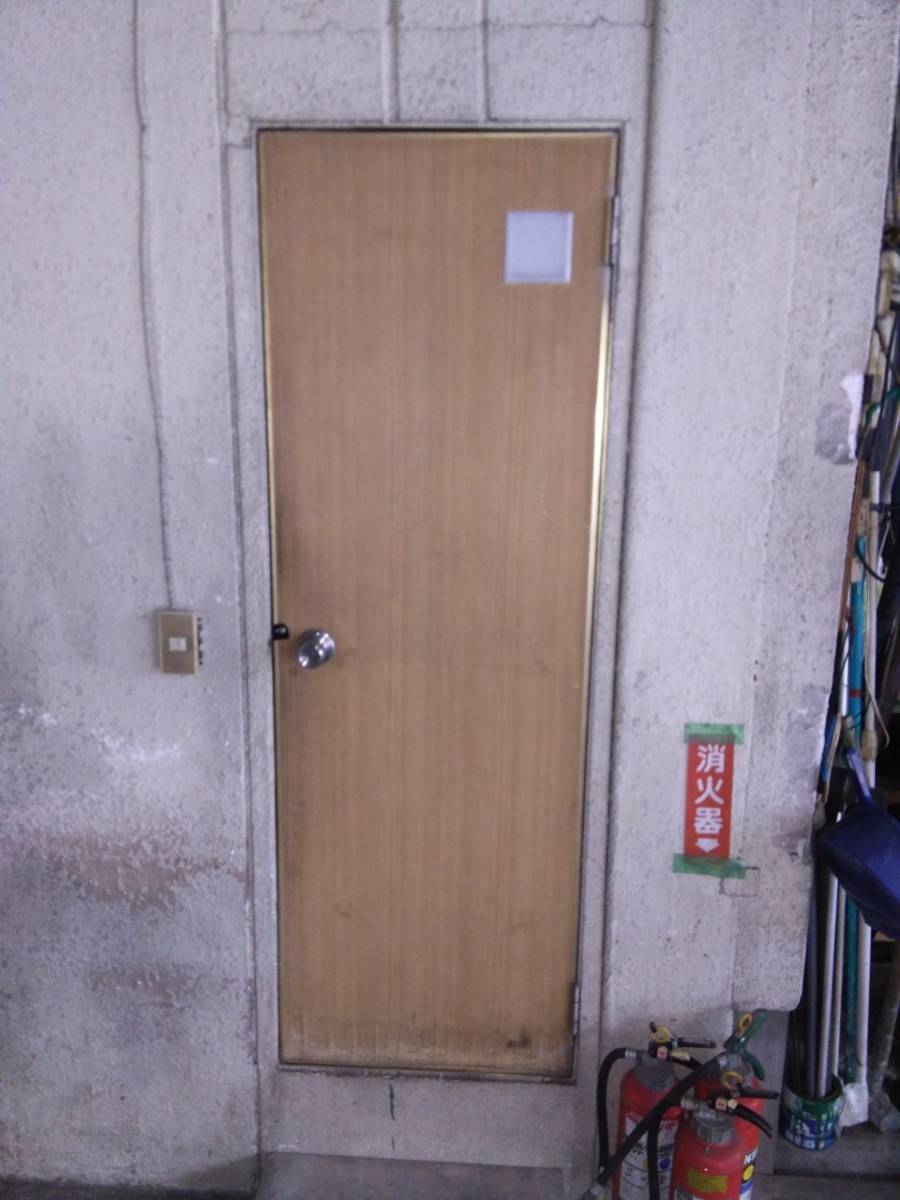イワセトーヨー住器の勝手口ドア本体交換の施工前の写真1