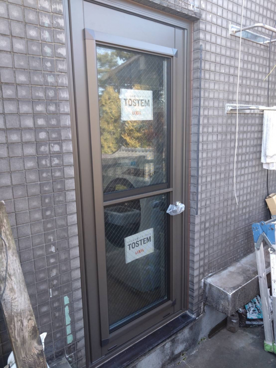 イワセトーヨー住器のさいたま市【勝手口が生まれ変わる✨】勝手口リシェント交換工事の施工後の写真1