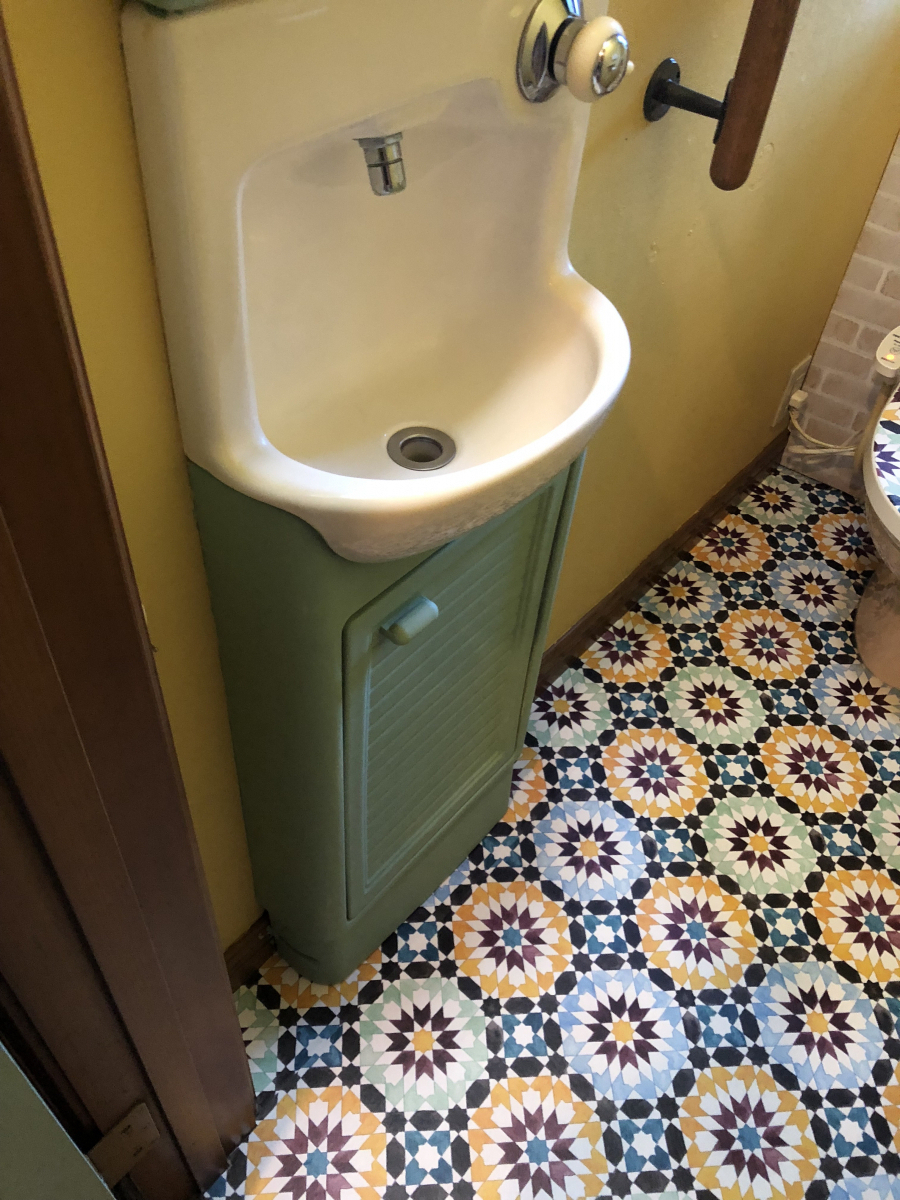 イワセトーヨー住器のスタッフご自宅編【色に一目ぼれ✨サティスG】トイレ交換工事の施工前の写真2