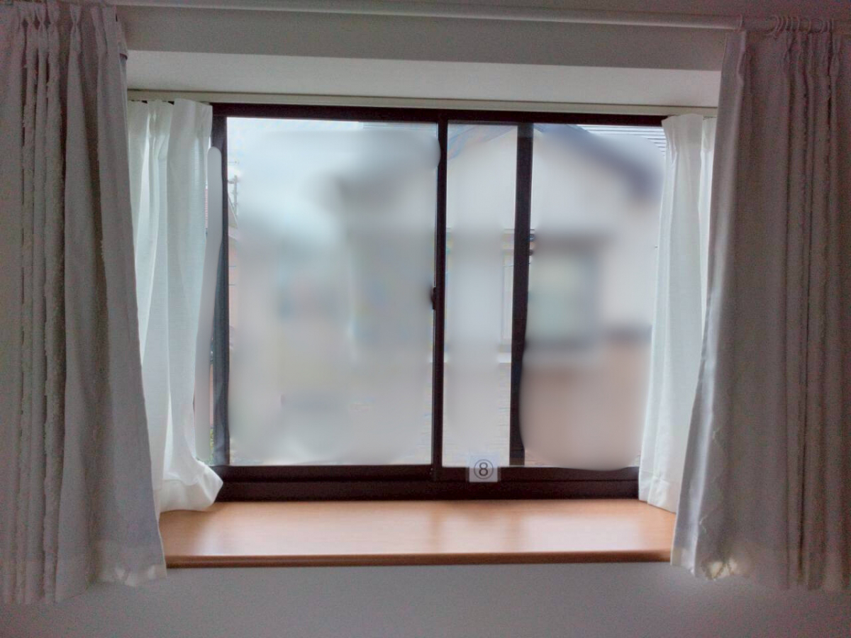 イワセトーヨー住器のさいたま市【出窓にもおすすめ😊】内窓取付工事の施工前の写真1
