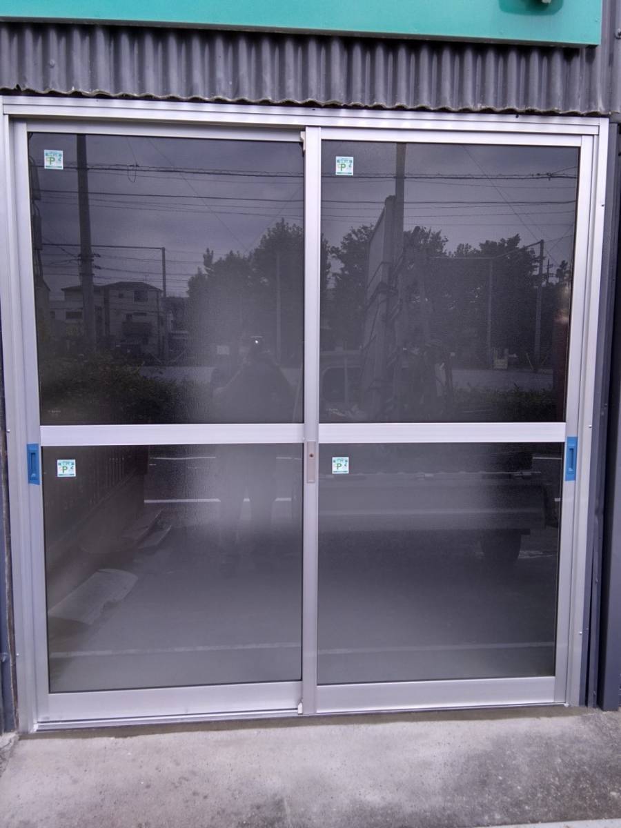 イワセトーヨー住器の店舗の引き戸を防犯ガラス仕様に交換しました/戸田市の施工後の写真1