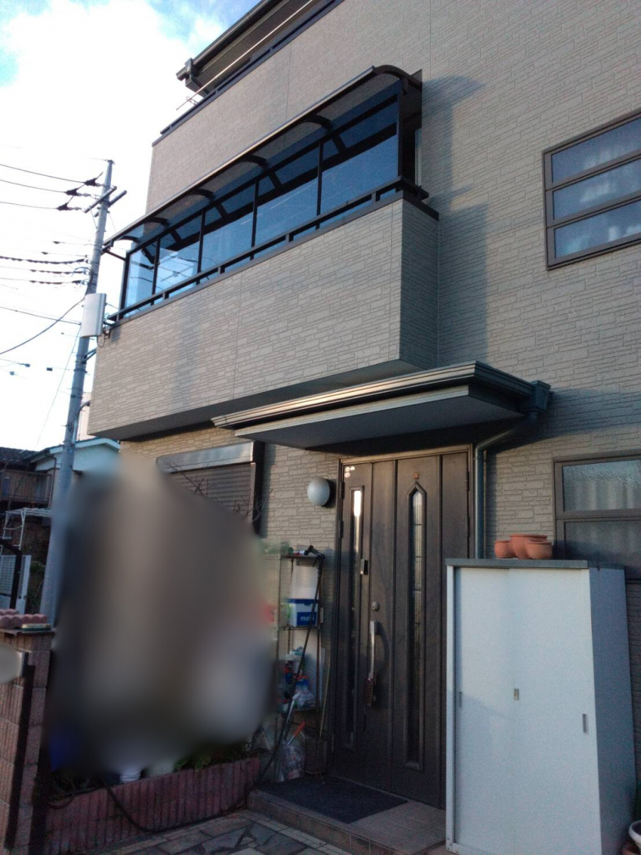 イワセトーヨー住器の戸田市【定番こそ最強！】バルコニーのテラス屋根取付工事の施工後の写真1