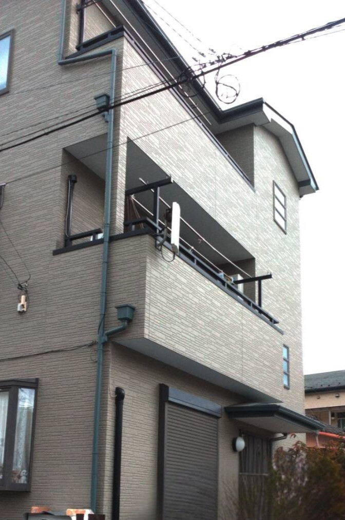 イワセトーヨー住器の戸田市【定番こそ最強！】バルコニーのテラス屋根取付工事の施工前の写真2
