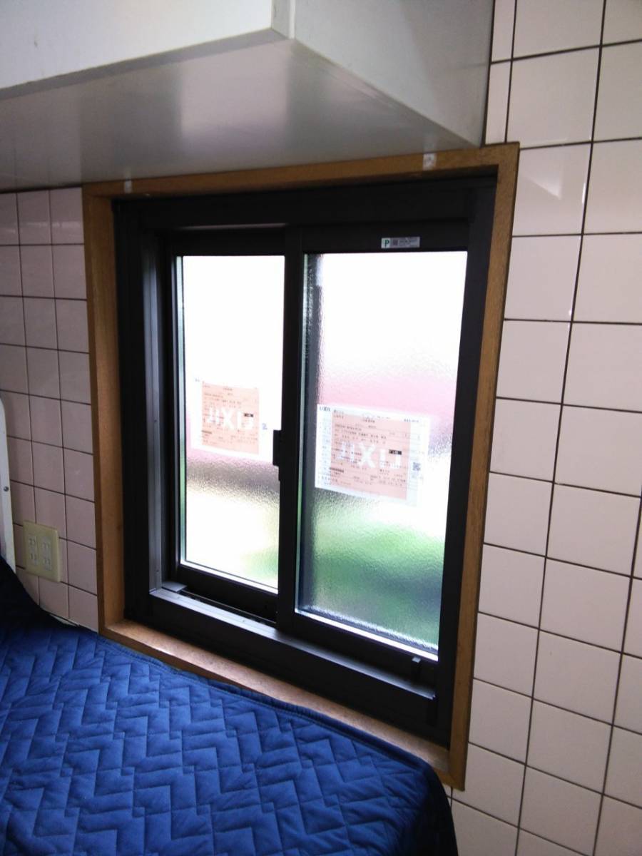 イワセトーヨー住器の戸田市でサッシカバー工法工事を行いました／リプラス　ルーバー窓を引違い窓にの施工後の写真1