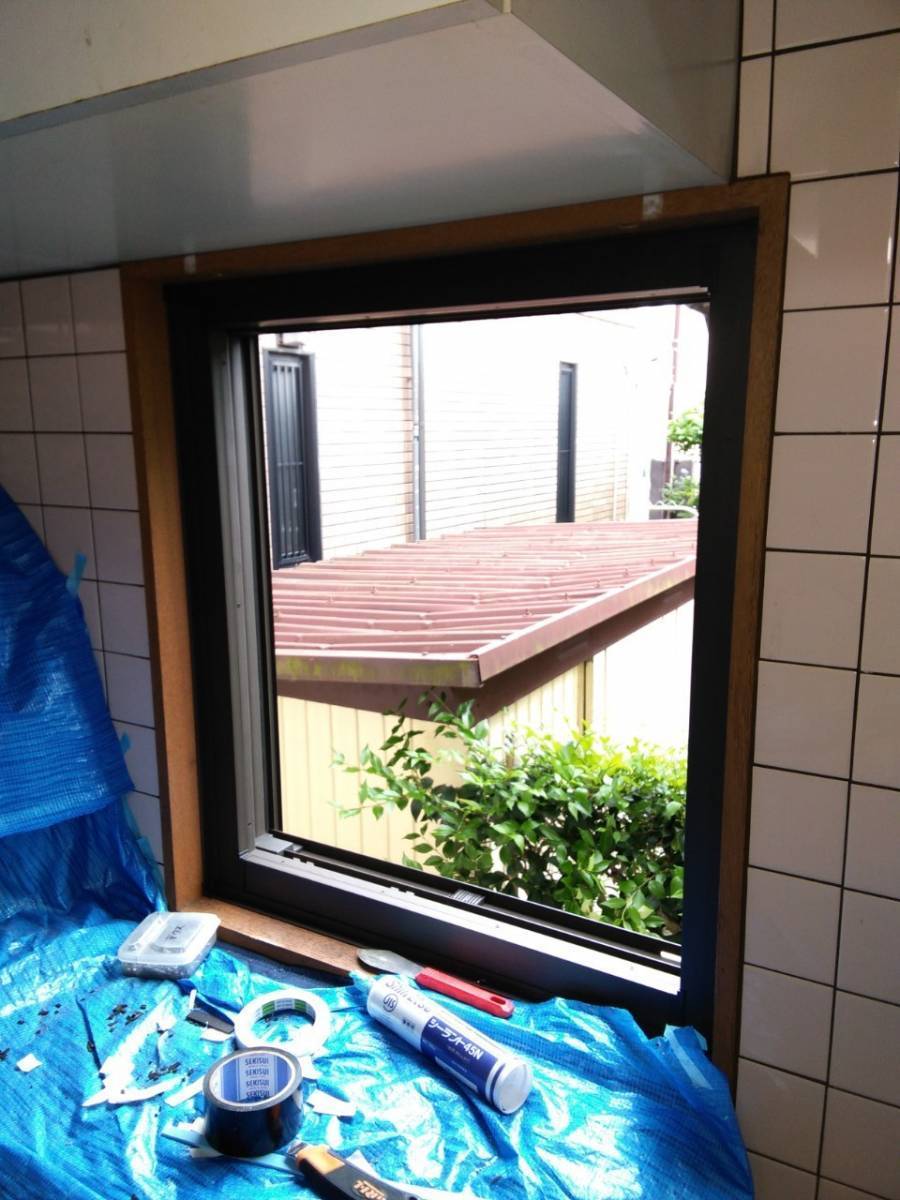 イワセトーヨー住器の戸田市でサッシカバー工法工事を行いました／リプラス　ルーバー窓を引違い窓にの施工後の写真2