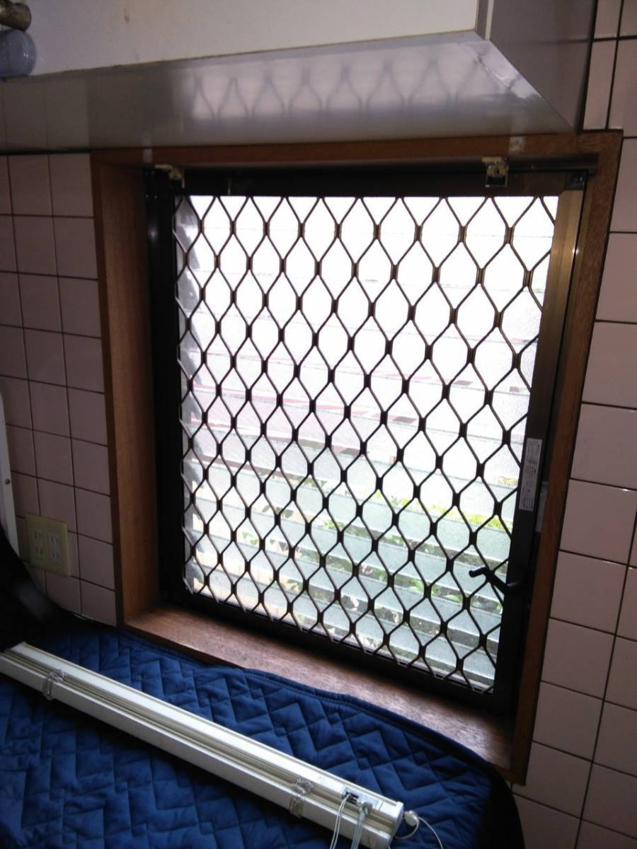 イワセトーヨー住器の【カバー工法で断熱窓に取替え☆】リプラス取付工事(戸田市)の施工前の写真1