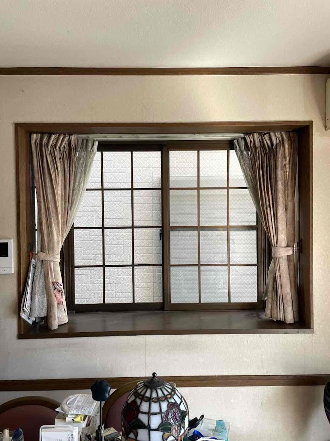 太陽トーヨーの座間市 / 内窓取付工事 / インプラスの施工前の写真2