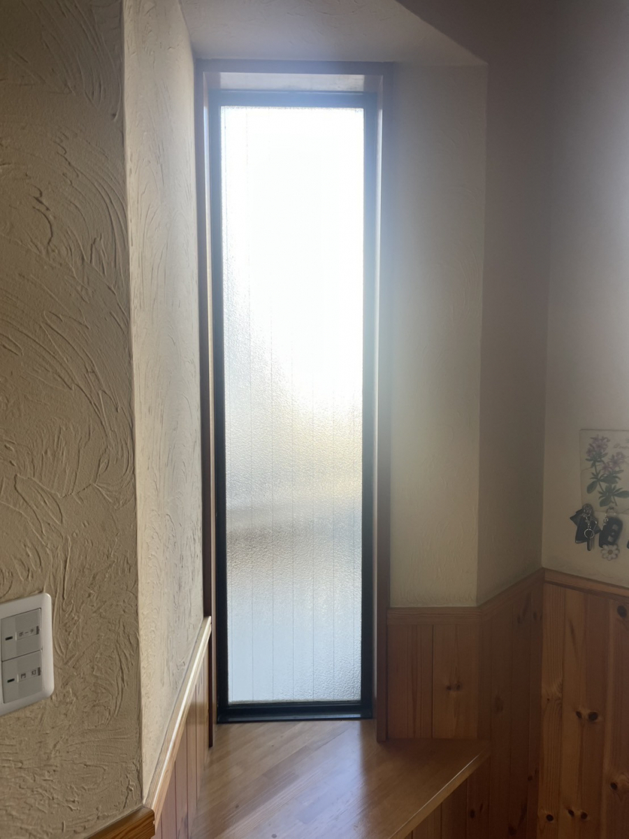 太陽トーヨーの海老名市 / 内窓取付工事 / インプラスの施工前の写真2