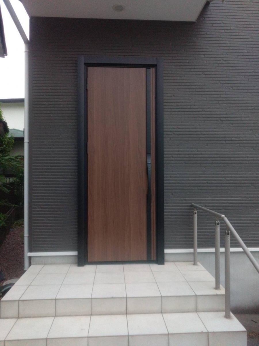 太陽トーヨーの伊勢原市 / 玄関リフォーム / リシェントの施工後の写真1
