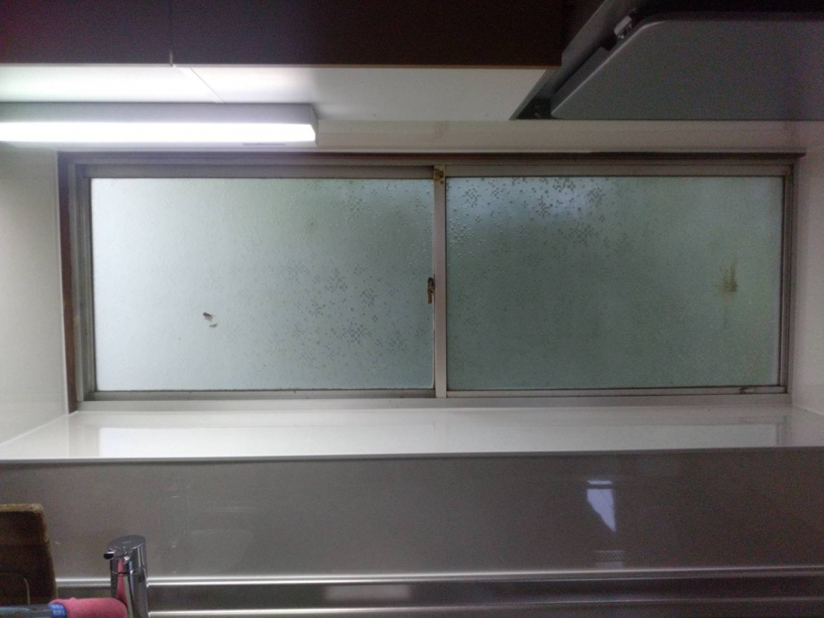 太陽トーヨーの町田市 / 内窓取付工事 / インプラスの施工前の写真2