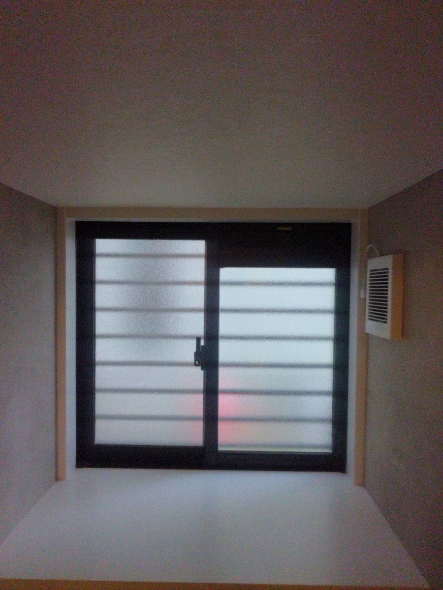 太陽トーヨーの町田市 / 内窓取付工事 / インプラスの施工前の写真1