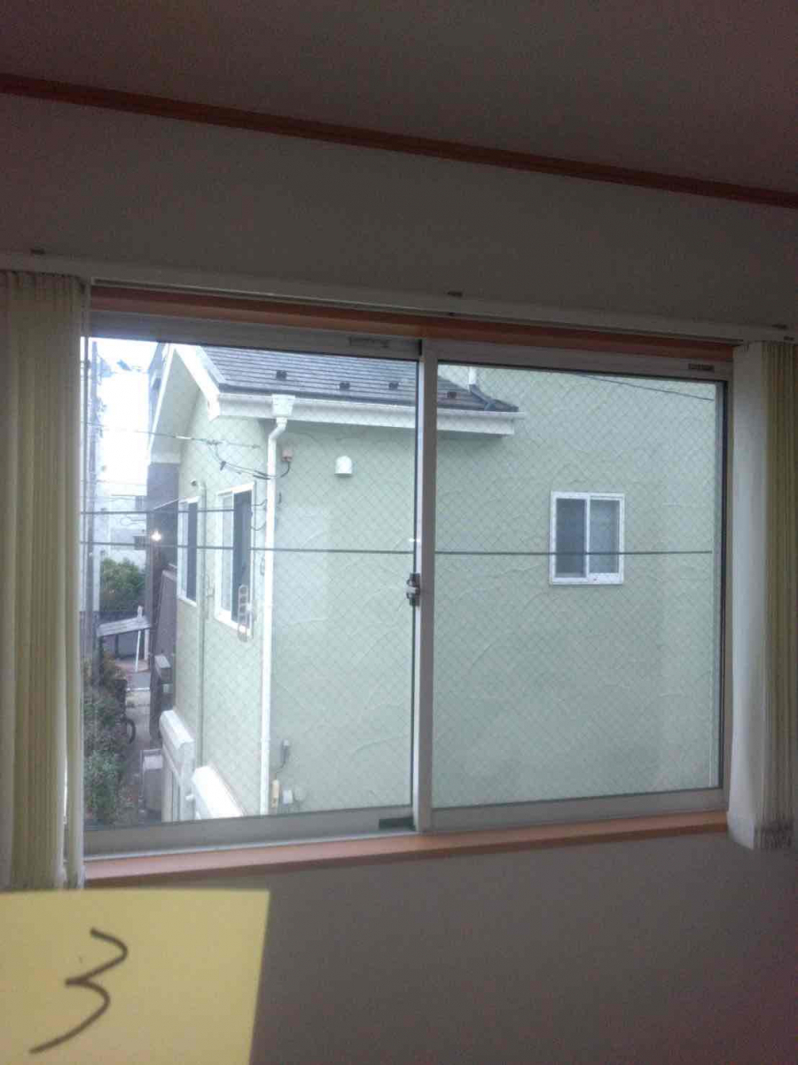 太陽トーヨーの藤沢市 / 内窓取付工事 / インプラスの施工前の写真3