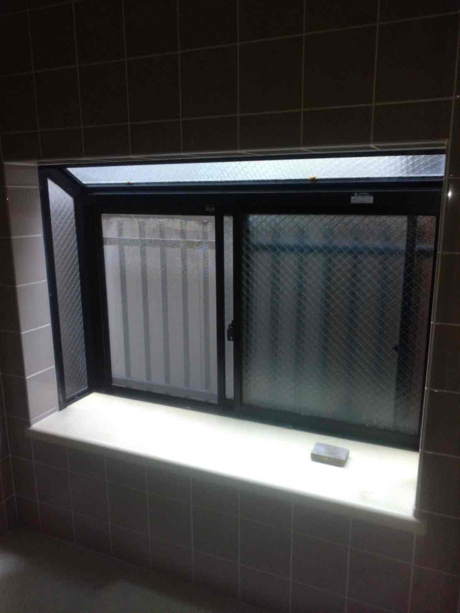 太陽トーヨーの相模原市 / 内窓取付工事 / インプラスの施工前の写真3