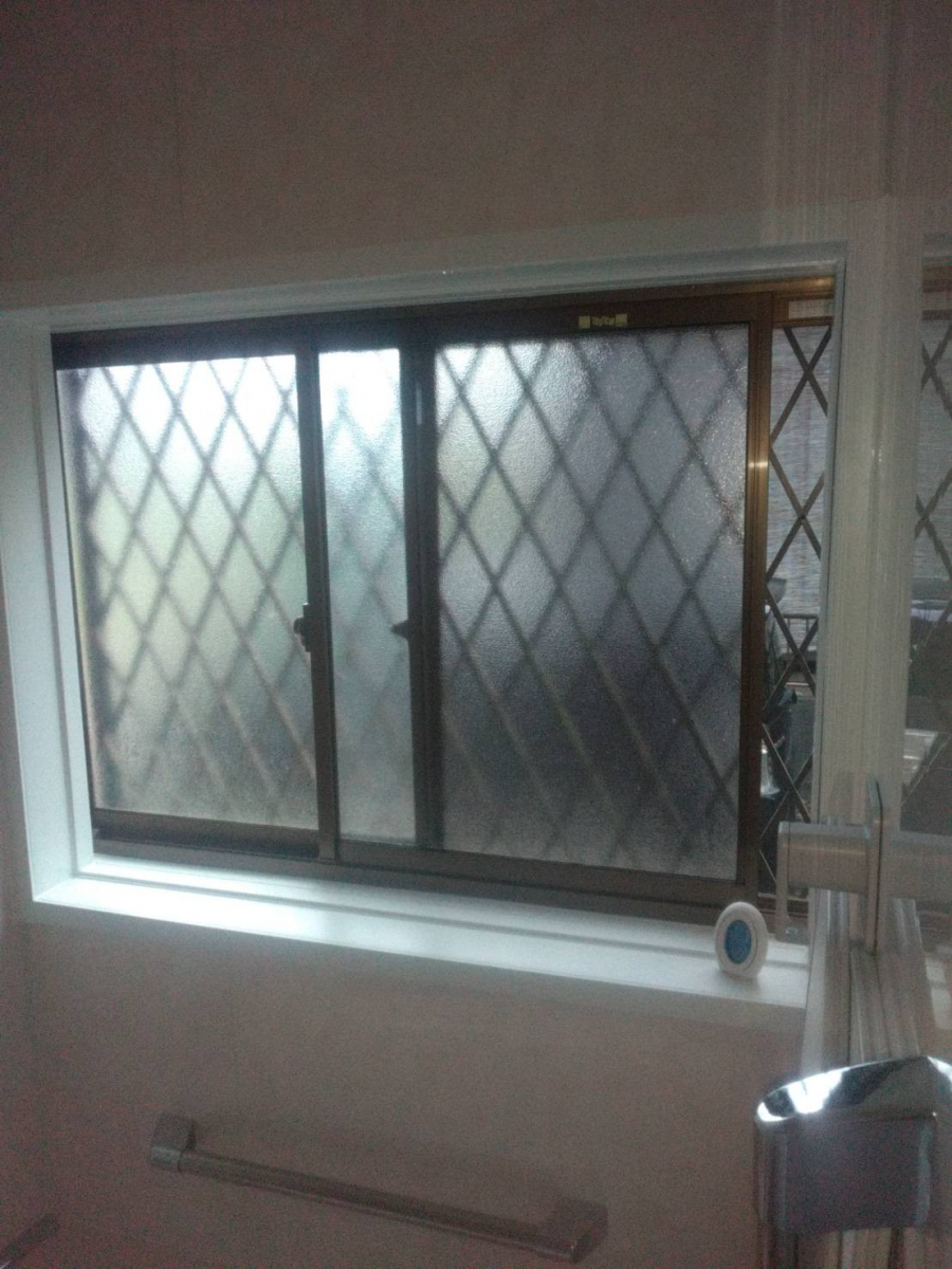 太陽トーヨーの【25/10/21】座間市 / 内窓取付工事 / インプラスの施工前の写真2