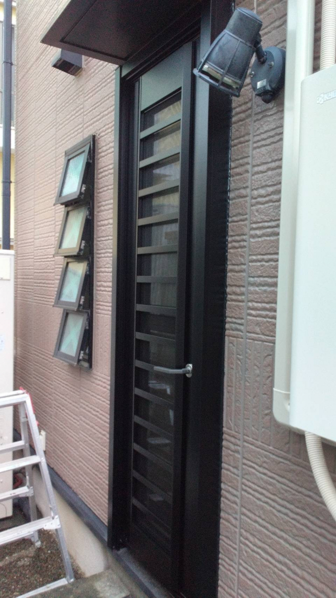 太陽トーヨーの【25/10/31】座間市 / 勝手口リフォーム / リシェント勝手口ドアの施工後の写真1