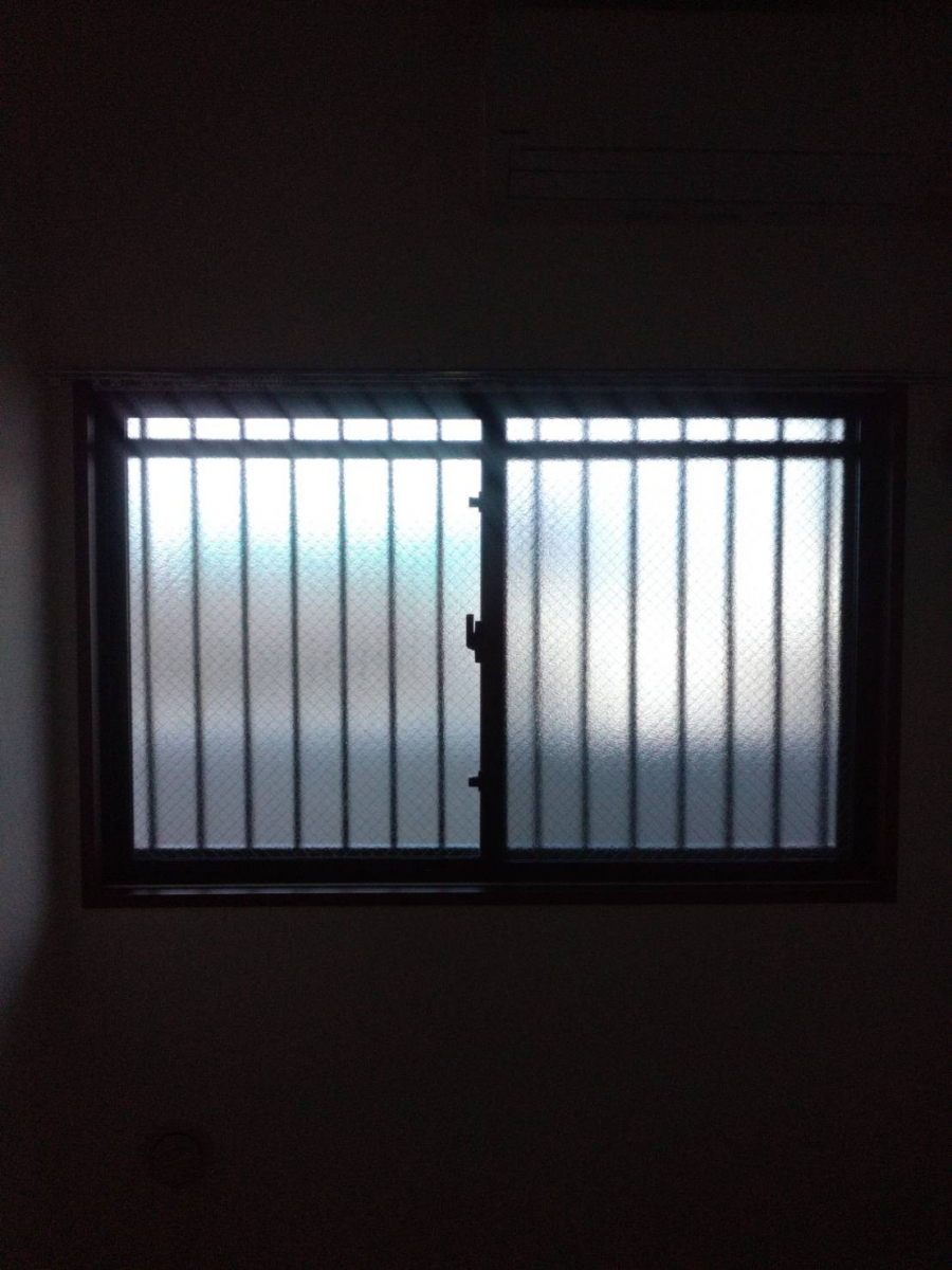 太陽トーヨーの【25/12/11】座間市 / 内窓取付工事 / インプラスの施工前の写真1