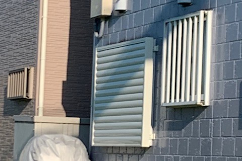 太陽トーヨーの【26/3/6】海老名市 / 窓まわりリフォーム / 目隠し可動ルーバーの施工後の写真1