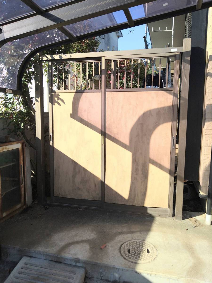 みもとトーヨー住器の門扉のパネル交換の施工前の写真1