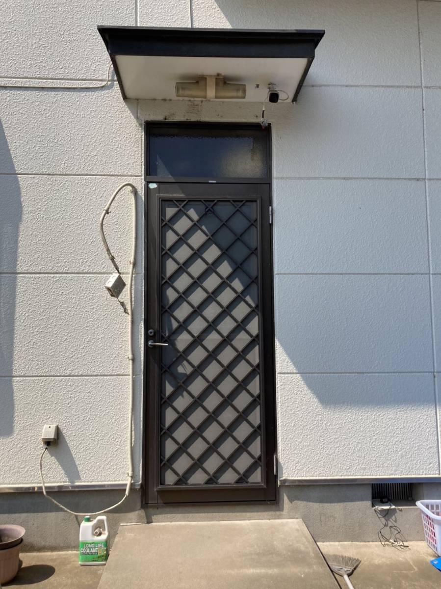 みもとトーヨー住器の施錠したまま換気、採風ができるリシェント勝手口ドアの施工前の写真2
