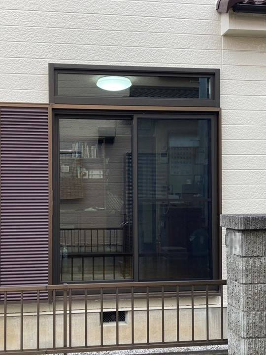 みもとトーヨー住器の雨戸も欄間も付いている窓の交換の施工後の写真2