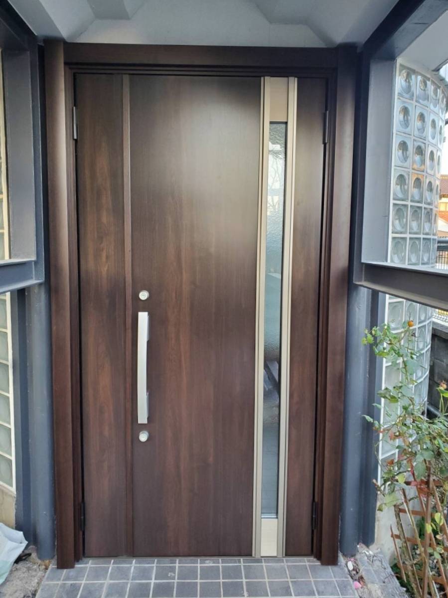 みもとトーヨーの【リシェント玄関ドア】玄関のイメージを変えたい！の施工後の写真1