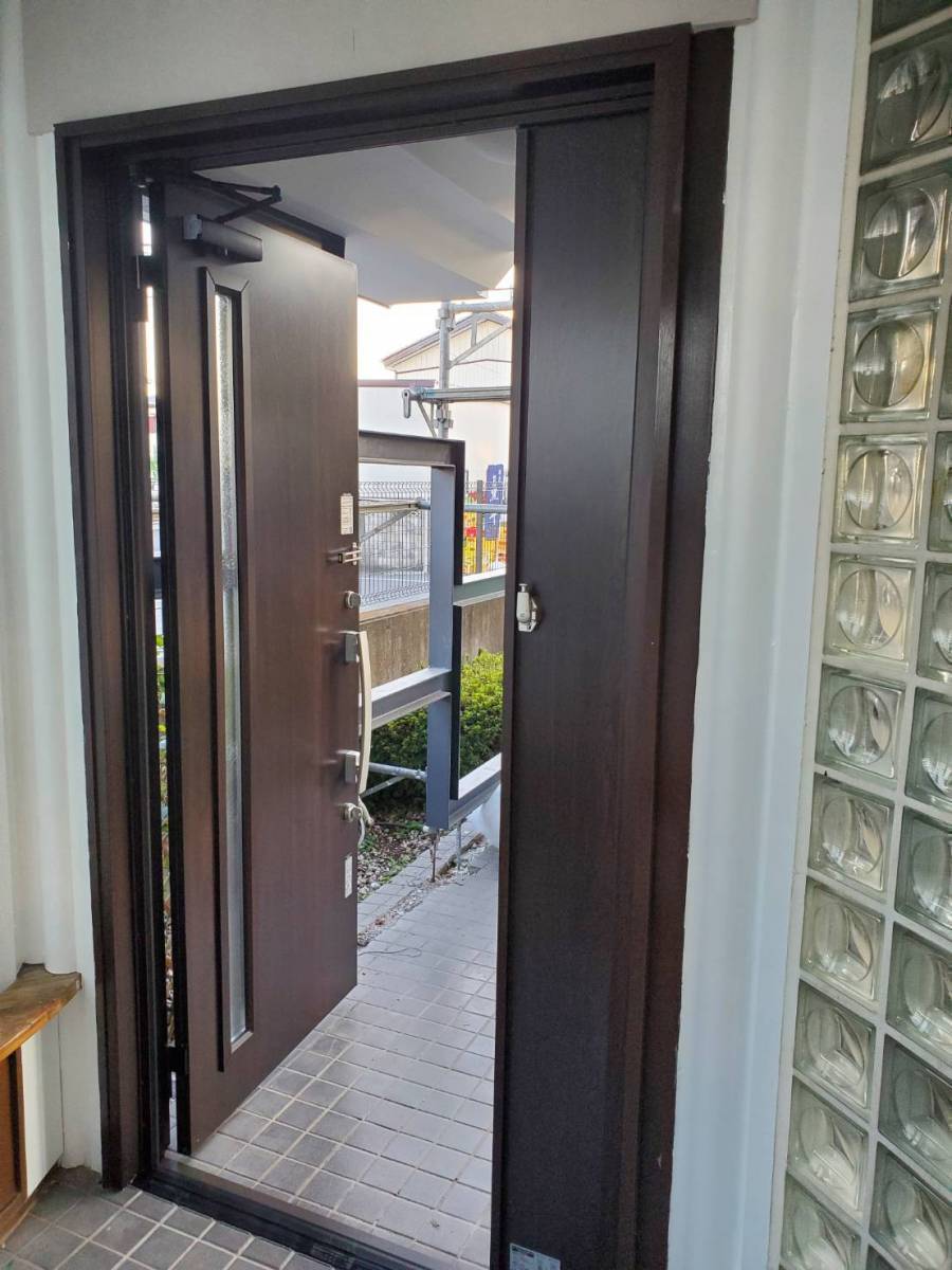 みもとトーヨーの【リシェント玄関ドア】玄関のイメージを変えたい！の施工後の写真2