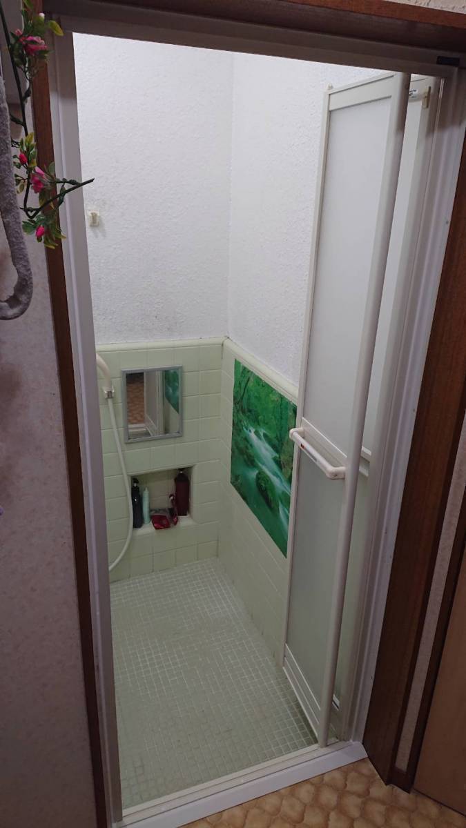 みもとトーヨー住器の【浴室中折ドアSF型】既設のドアがどこのメーカーでも施工可能！の施工後の写真2