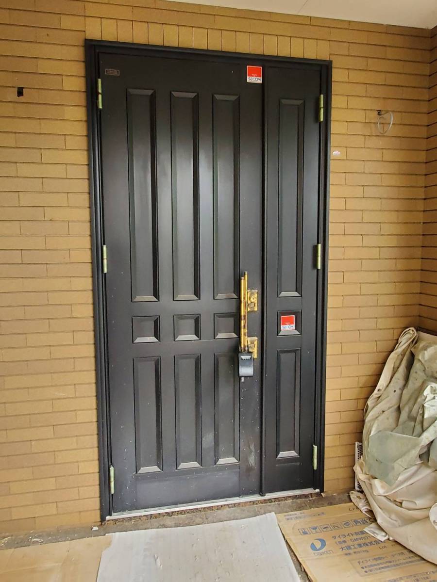 みもとトーヨー住器の【リシェント玄関ドア３】キーを出さずにボタンで解錠の施工前の写真1