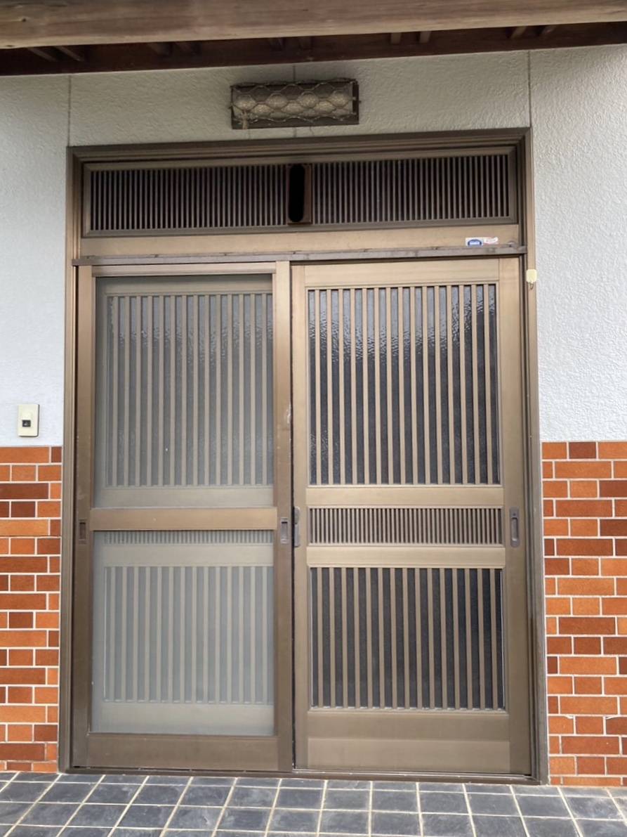 イナヨシトーヨー住器のＬＩＸＩＬ　リシェント　玄関引き戸の施工前の写真1