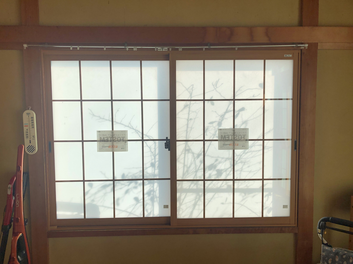 イナヨシトーヨー住器の和紙調格子入りガラスのインプラスの施工後の写真1