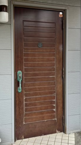 イナヨシトーヨー住器の１ｄａｙ　Ｒｅｆｏｒｍ　リシェント玄関ドアの施工前の写真1
