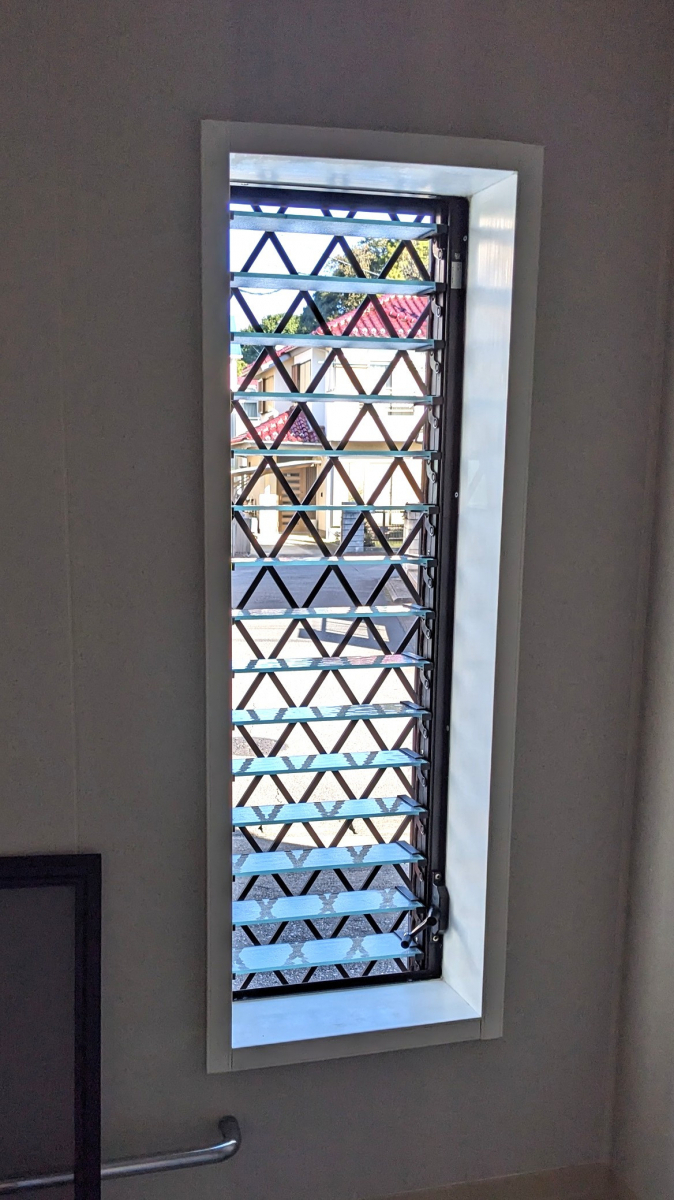 やまざきトーヨー住器の内窓「インプラス」設置工事（流山市）の施工前の写真2