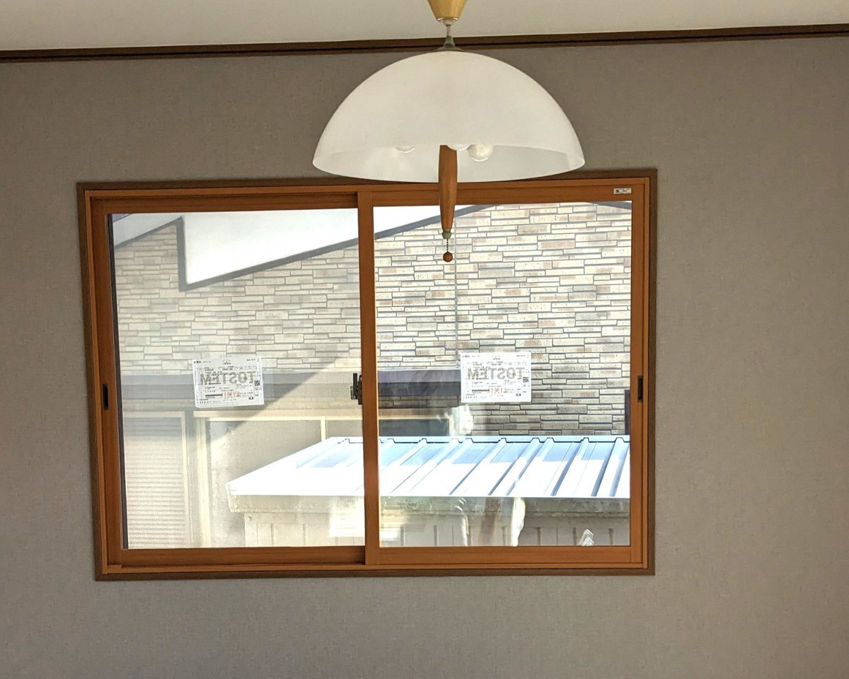 やまざきトーヨー住器のリビング・キッチン・勝手口の内窓設置の施工後の写真3