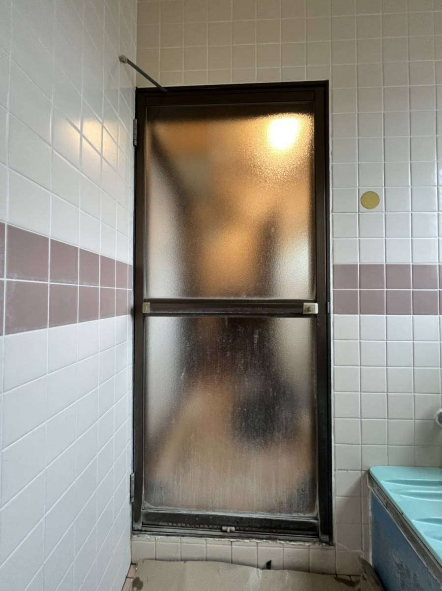 笠間トーヨー住器の浴室ドア工事の施工前の写真1