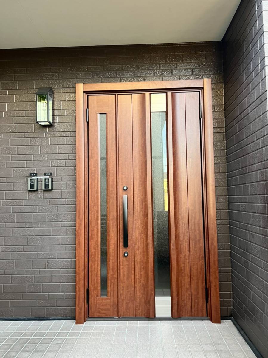 笠間トーヨー住器の笠間市　玄関ドア工事の施工後の写真1