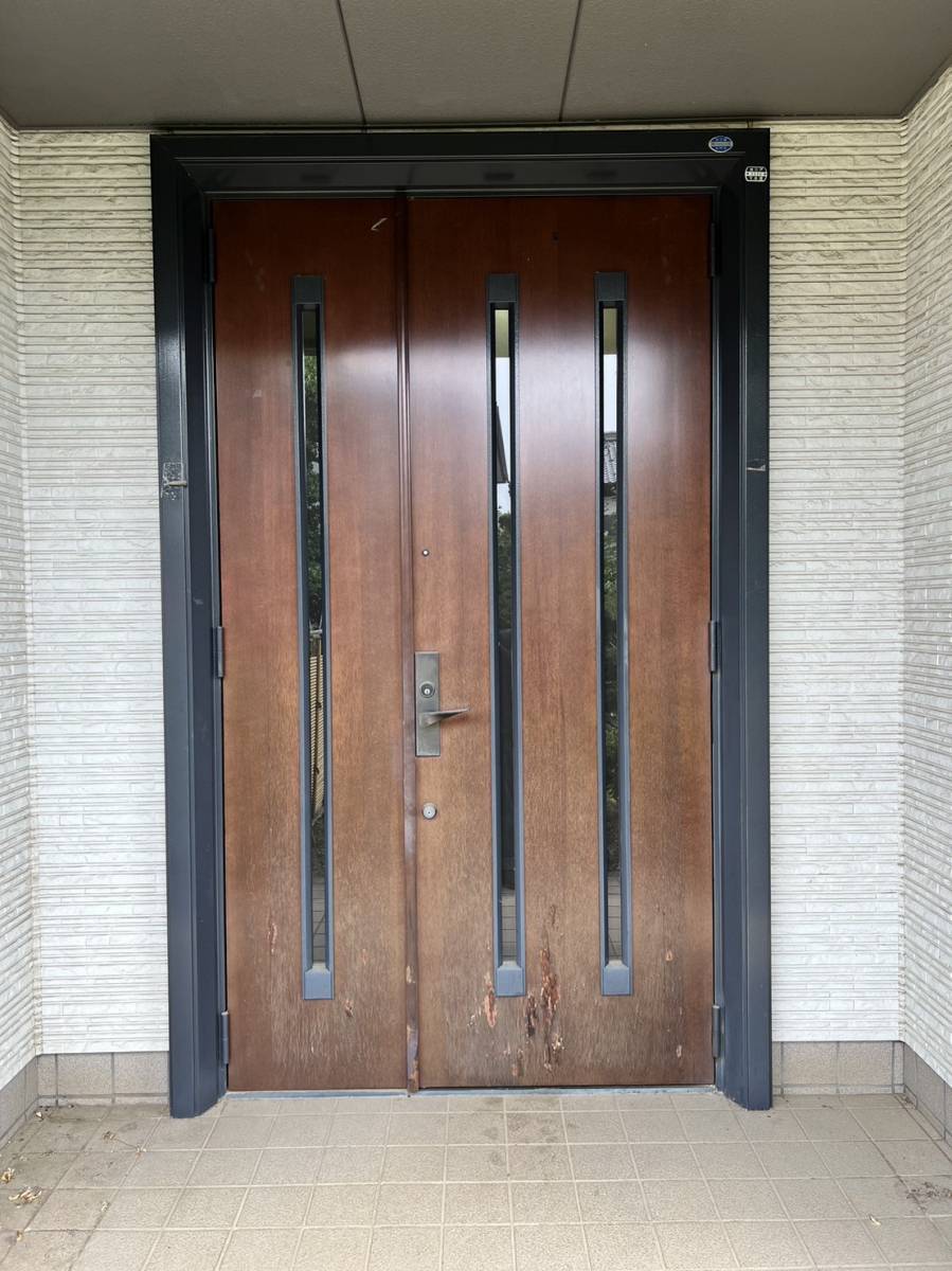 笠間トーヨー住器の水戸市　玄関ドア工事の施工前の写真1